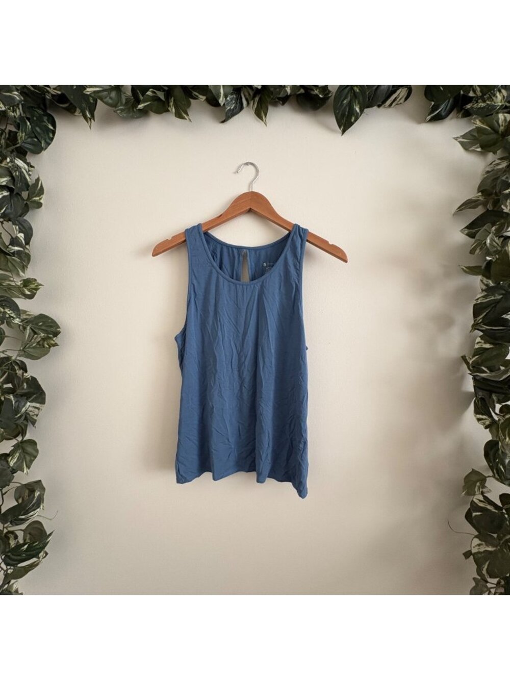 BuffBunny Collection Athletic Sleeveless Open Tie Back Tank Top Blue Size M